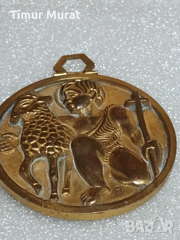 предлага се стар медальн 