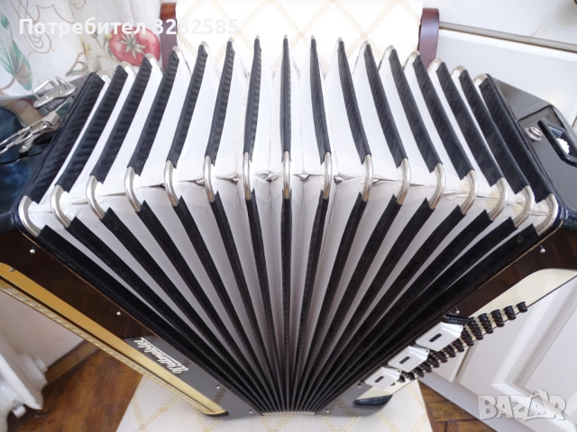 Продавам акордеон Weltmeister 60 баса в отлично състояние, снимка 3 - Акордеони - 51758703