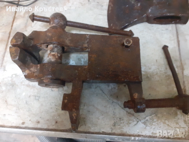 Продавам 2 броя брадви и менгеме, снимка 2 - Нумизматика и бонистика - 54334596