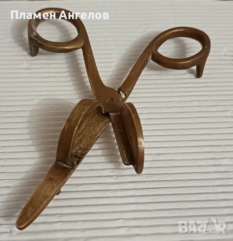 Месингова ножица за гасене на свещи. 