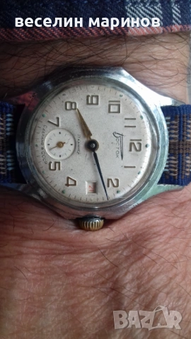 Продавам съветски механичен часовник ''ВОСТОК'', снимка 2 - Антикварни и старинни предмети - 54267012