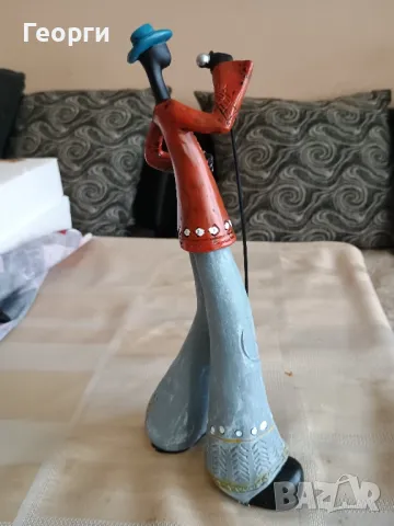 Статуетка на певец 28 см., снимка 3 - Статуетки - 50096332