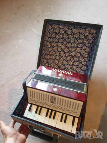 малък стар акордеон с куфар, снимка 1 - Други стоки за дома - 36778061
