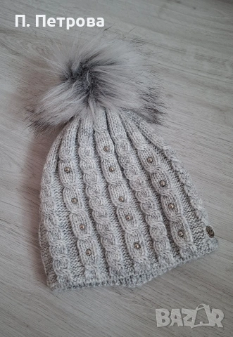 сива плетена зимна шапка с мъниста и пухкав помпон, снимка 2 - Шапки - 37534261