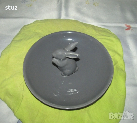 Порцеланова чиния със зайче, снимка 2 - Чинии - 53986902