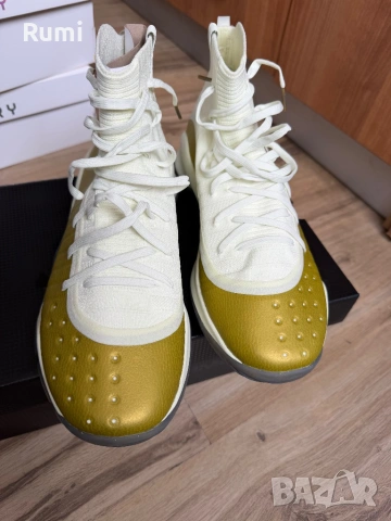 Оригинални нови маратонки Under Armour Curry 4 Retro! 44,45,46 н, снимка 2 - Маратонки - 52323598