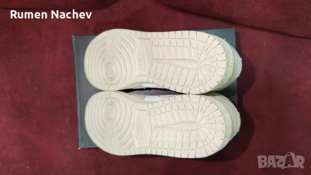 Jordan 1 Mid SE (38), снимка 4 - Маратонки - 53939383