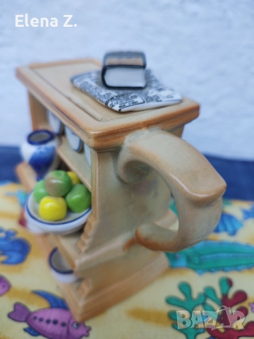 Колекционерски винтидж чайник на Paul Cardew - Small Welsh dresser, снимка 4 - Колекции - 52344504