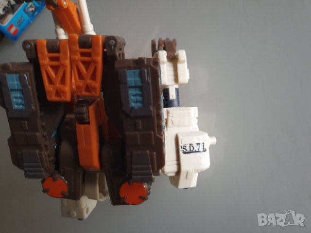 Hasbro Transformers Armada Hoist, снимка 2 - Коли, камиони, мотори, писти - 39634812