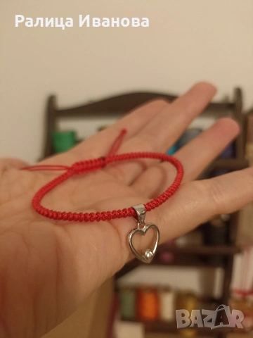 Дамска гривна с червен конец и висулка от сребро - сърце , снимка 4 - Гривни - 53307718