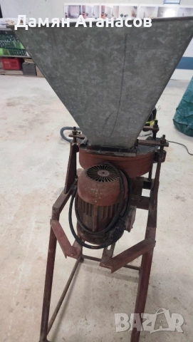 Машина за чупене на кайсиеви ядки, лешници и бадеми , снимка 2 - Други машини и части - 51844688