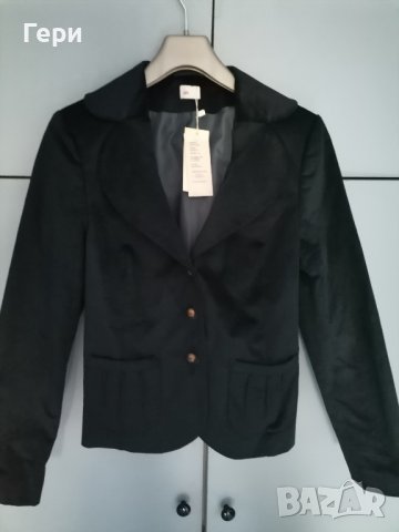 Тъмносиньо сако на Аристон