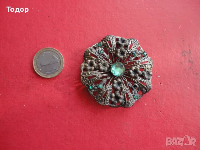 Позлатена брошка с камъни  33