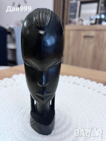 Африканска скулптура на женска глава