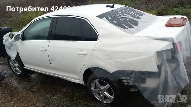 продавам джета 2.5 бензин ударена ............................много запазена..