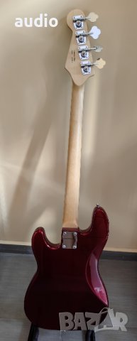 Бас китара четири струнна цвят червен металик, снимка 2 - Китари - 42918005