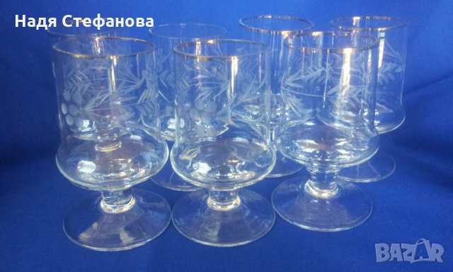 Ретро гравирани стъклени чаши за алкохол със столче 6 бр, снимка 1 - Антикварни и старинни предмети - 29080799