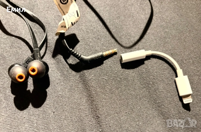 Слушалки JBL с адаптор за IPhone , снимка 3 - Слушалки и портативни колонки - 53240146