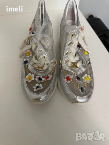 Интересни обувки