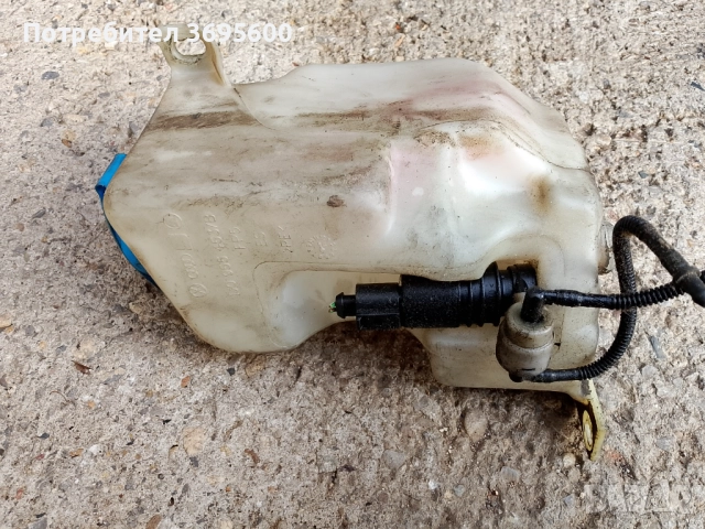 Казанче течност чистачки Vw Golf 4 Голф 4, снимка 2 - Части - 40413131