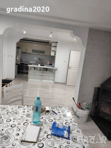 🏠 Давам под наем 3-стаен апартамент – 100 кв.м с голям хол + таванска стая, маза и 2 дворни места, снимка 2 - Стаи под наем - 52755994