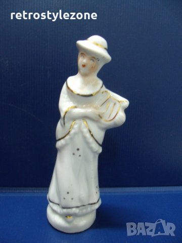 № 5931 стара порцеланова фигура   - размери - височина 14 см , диаметър 4 см 