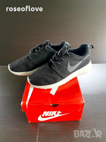 Nike Roshe Run маратонки черни с бяла подметка с кутия