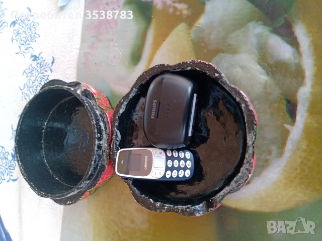 Телефон за връзка с две сим карти и Слушалки за. уши , снимка 2 - Слушалки и портативни колонки - 54156397