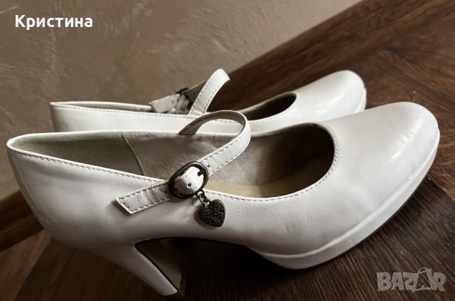Бели токчета, снимка 1 - Дамски обувки на ток - 42422253