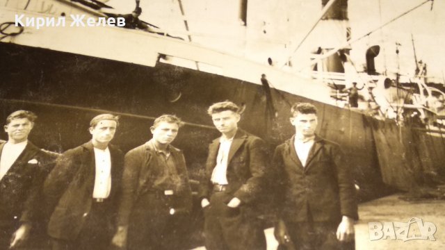 1931г. Гр. БУРГАС Стара СНИМКА - ПОЩЕНСКА КАРТИЧКА за СПОМЕН на 5-ма ДЖЕНТЪЛМЕНИ пред ПАРАХОД 32832 , снимка 9 - Колекции - 38832022