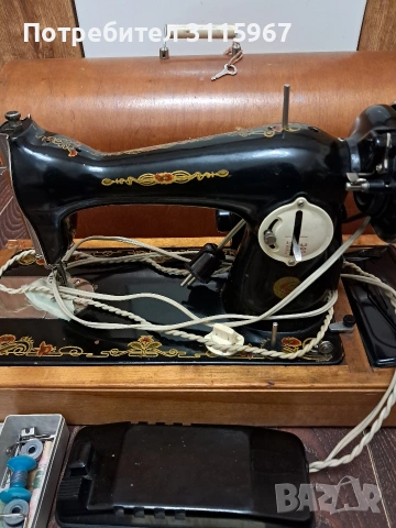 Стара руска шевна машина, снимка 2 - Антикварни и старинни предмети - 53036476