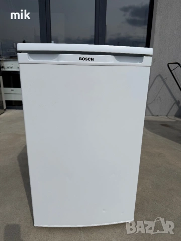 Малък хладилник с камера Bosch 