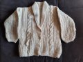 Ръчно плетен вълнен пуловер