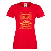 Дамска Тениска DECEMBER 1982 40 YEARS BEING AWESOME Подарък, Изненада, Празник, снимка 5 - Тениски - 37084284