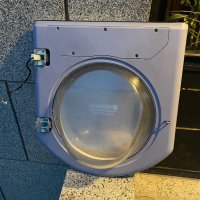 Продавам перфектна вратичка (люк) с платката за пералня Hotpoint Aqualtis, снимка 2 - Перални - 34928676