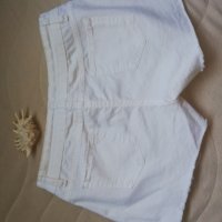 Бели къси панталони, снимка 2 - Къси панталони и бермуди - 29283373