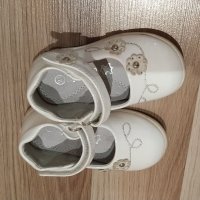 Продавам бели обувки за момиченце, снимка 2 - Детски обувки - 34520752