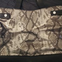 Нова чанта Armani Jeans handbag snake print, снимка 3 - Чанти - 30992549