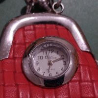 Модерен ключодържател кожена чанта с часовник и пискюл много красив - 17803, снимка 2 - Други - 31226544
