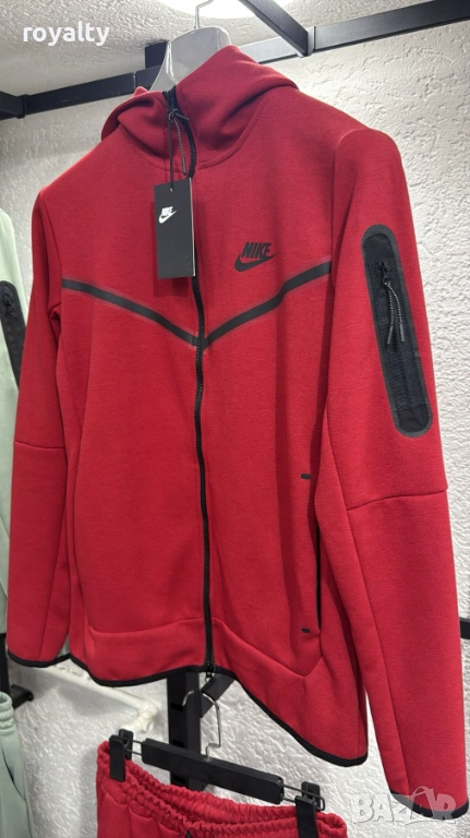 Nike Tech НА ЕДРО 5 Бр. Мъжки Спортен Екип Найк Тек , снимка 1