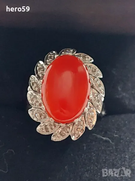 Златен 18к пръстен с инкрустирани диаманти и корал, снимка 1