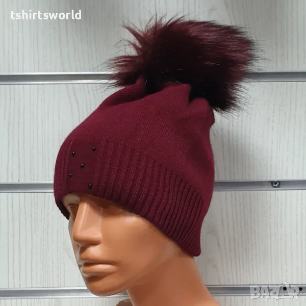 Нова зимна дамска шапка с камъчета с пух/помпон в цвят бордо, снимка 1