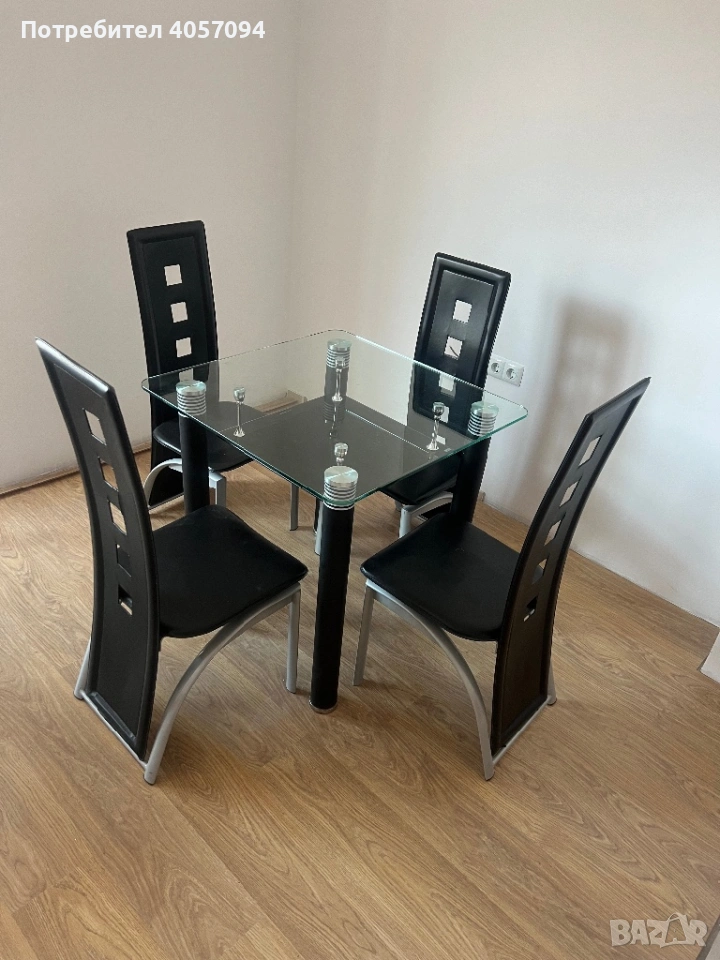 Продавам маса за хранене и четири стола., снимка 1