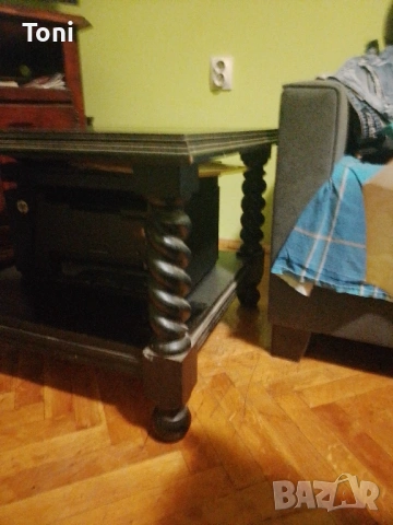 Дървена маса височина 48см, широчина 65см, снимка 2 - Маси - 53332193