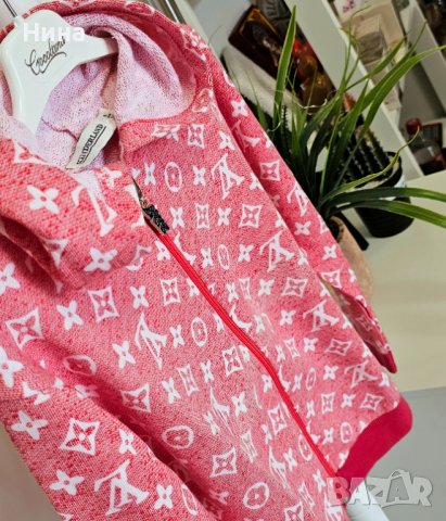 Суичър в червено и бяло , снимка 2 - Детски анцузи и суичери - 42212139