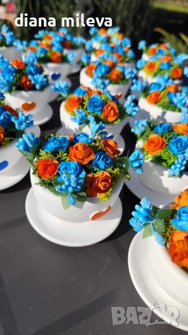 Сладурски чашки с нежни цветлета в синьо и оранжево!!