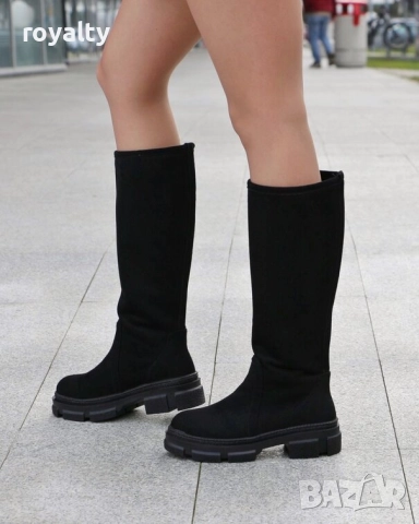 Равни ботуши - черен велур