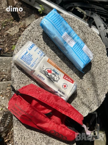 аптечка Audi аварийна аптечка  8P0860282, снимка 2 - Части - 51204954