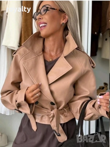 Тъмно бежово кожено яке с колан