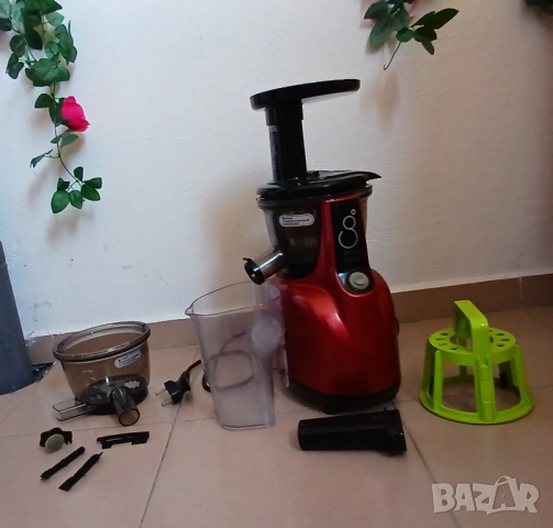 Сокоизтисквачка за мелене на плодове зеленчуци и листни, модел Kuvings модел 950 SC. 